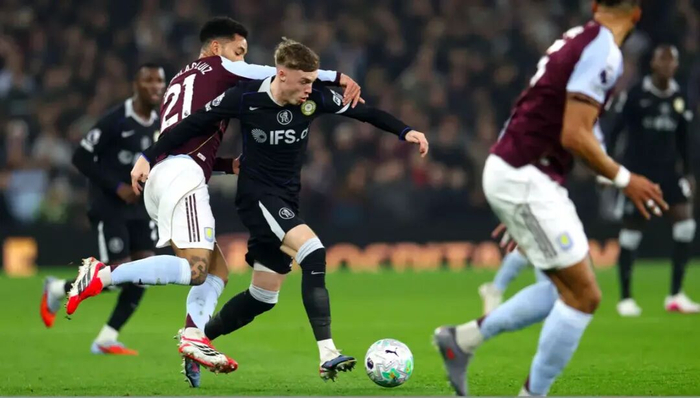 足球-距第四只差3分！切尔西客场4-1逆转维拉，佩德罗戴帽|帕尔默|路易斯-佩德罗|阿斯顿维拉|沃特金斯|破门_新浪体育_新浪新闻