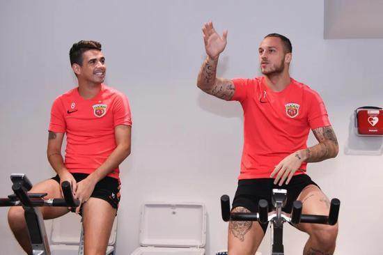 足球-没了绿巨人射手仍够用 奥瑙联手虐虎交出惊人成绩